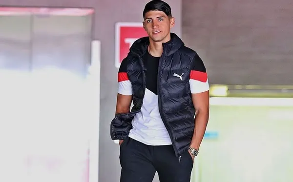 Se mandó un gol de taco en la práctica