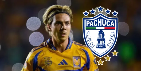 Sebastián Córdova junto al escudo del Pachuca / FOTO BOLAVIP