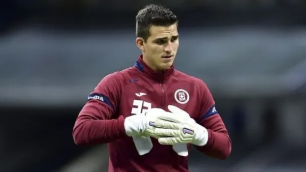 Sebastían Jurado gasta su millonario sueldo en Cruz Azul y lo presume en redes sociales