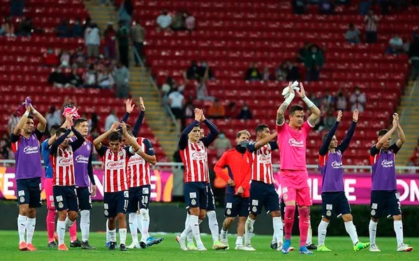 Sebastián Pérez Bouquet debutó con Chivas gracias a la buena imagen que le ha dejado al técnico de Chivas.