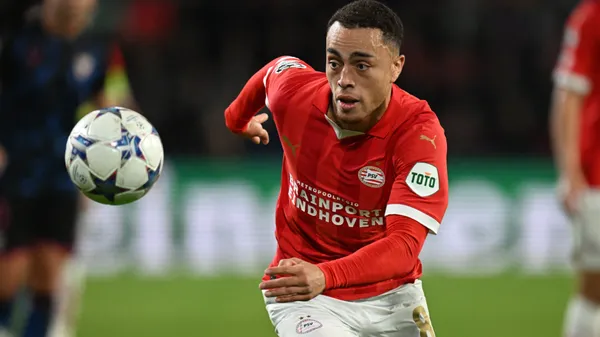 Serginho Dest con la camiseta del PSV (Foto: FC Barcelona Noticias).