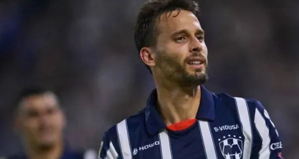 Sergio Canales marca el primer gol para Rayados y lo festeja (Fuente: Mexsports)
