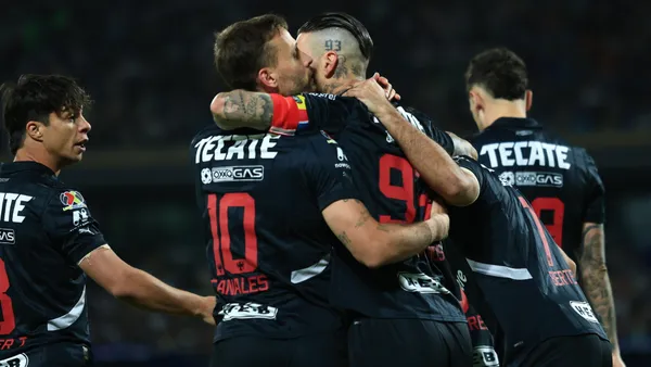 Sergio Canales y Sergio Ramos (Foto: MEXSPORT)