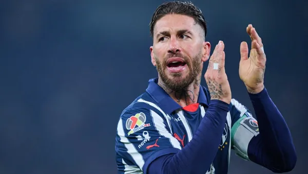 Sergio Ramos arengando en Rayados (Foto: MEXSPORT)