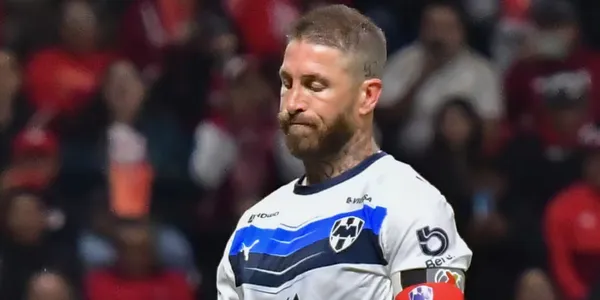 Sergio Ramos pateando su penal ante Toluca / FOTO EL UNIVERSAL