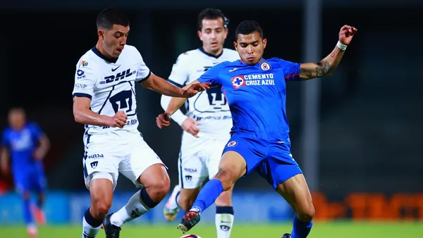Son varios los futbolistas que han defendido ambas playeras.