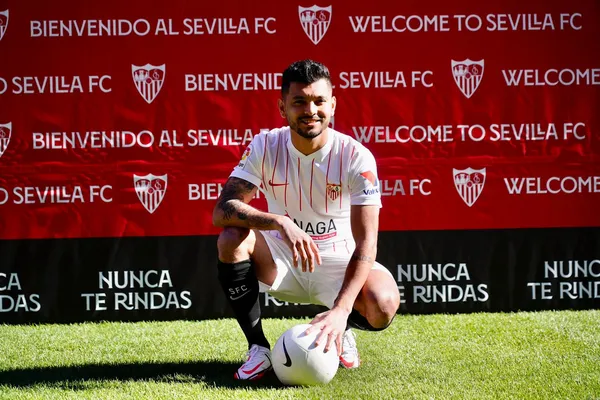 Tecatito ya tendría un lugar en el once del Sevilla y sentaría a este crack.
