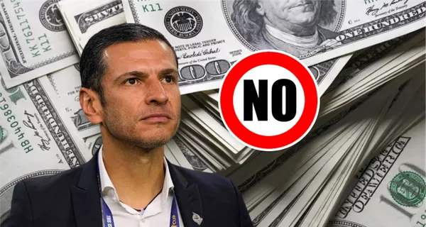 Tiene una cláusula de 921 M y Jaime Lozano lo dejó fuera de la pre lista del Tri