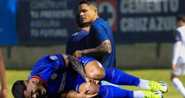 Toro Fernández aparece en la práctica de Cruz Azul y así luce su rodilla