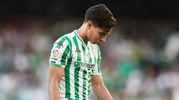 Tras ser puesto como transferible, Diego Laínez ahora defendería la playera de este desconocido club.