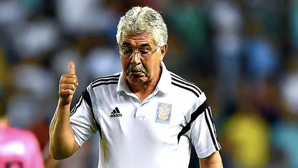 Tuca Ferretti dirigiendo (Foto: FutbolSapiens)