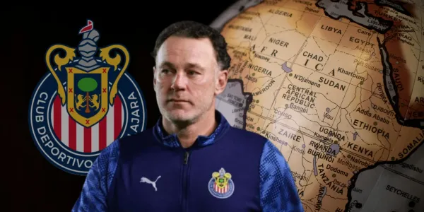 Un jugador de ascendencia africana alza la mano para jugar en el equipo de Gabriel Milito