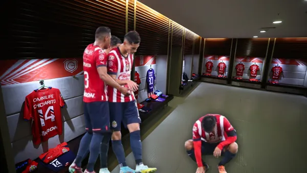 Un jugador de Chivas parece estar desconectado del resto y podría salir | Foto: X @chivas