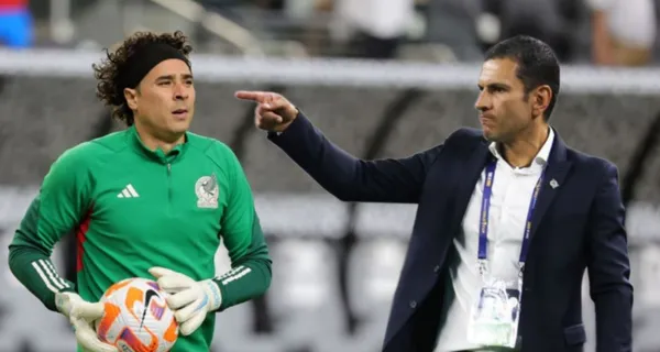 Un jugador sigue respetando la jerarquía de Guillermo Ochoa, no tiene ambiciones, a pesar de eso Jaime Lozano lo llamaría