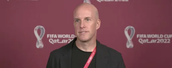 Un periodista estadounidense pierde la vida en pleno Mundial de Qatar y levanta sospechas sobre sus investigaciones.