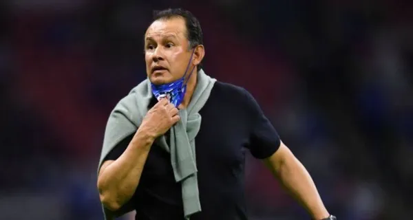 Un problema surge para Juan Reynoso previo al duelo contra Tigres