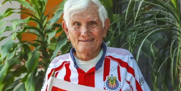 Un símbolo de amor: Manuel Santillán, el aficionado que vio todos los títulos de Chivas