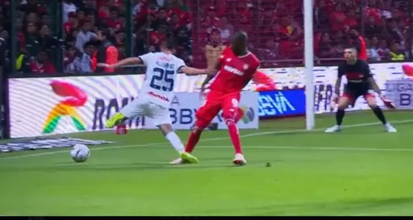 Una jugada polémica que llama mucho la atención. Lo que dice la regla tras la entrada que genera dudas.