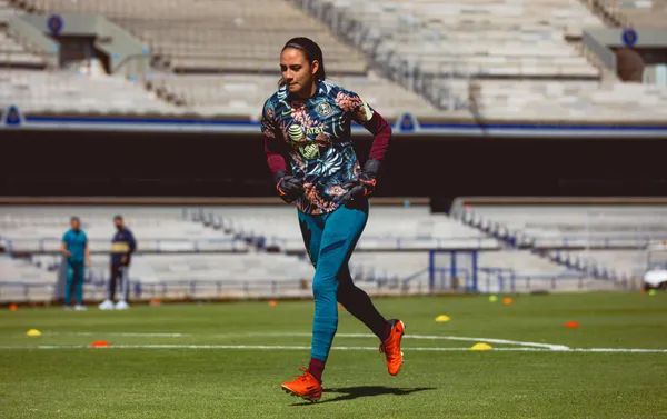 Universitarias y Águilas protagonizaron el partido de la jornada.