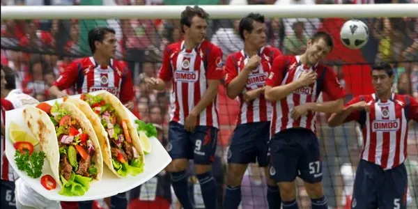 Uno de los jugadores Que si dio el lujo de Natalia dos golazos a Chivas ahora se dedica a la venta de tacos