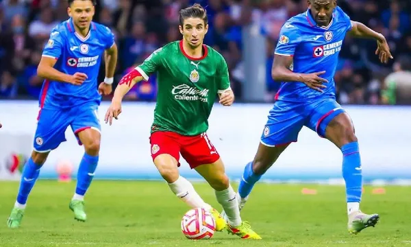 Uno de los líderes del vestidor se ve todavía como rojiblanco.