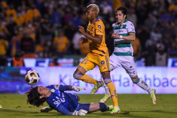 Uno de los últimos partidos del día.