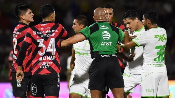 Unos de los primeros partidos de la jornada.