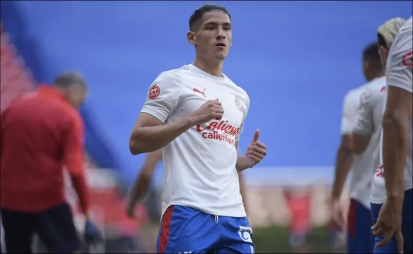 Uriel Antuna ha sido criticado por su rendimiento, por un sector de la hinchada de Chivas, y mira lo que se dedica a hacer