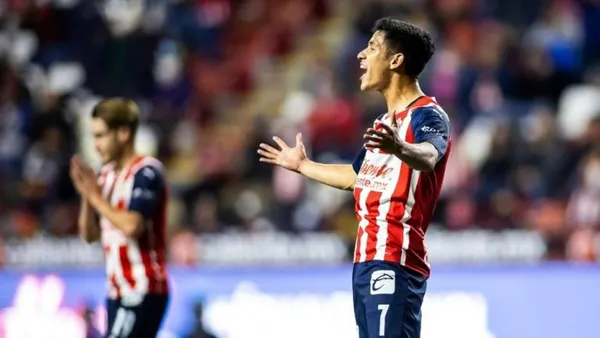 Uriel Antuna recibiría un sueldo similar al que gana en Chivas, el cual representa 4 millones 288 mil 440 pesos menos que lo que cobra Córdova, por lo que América no tendría problema con el salario del Brujo.