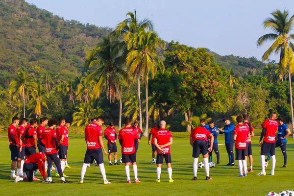 Uriel Antuna y otros indisciplinados no jugarán para Chivas en el siguiente torneo.