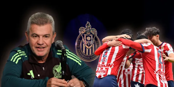 Vasco Aguirre y jugadores de Chivas (Fuente: MEXSPORT)