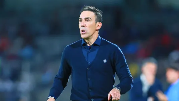 Vicente Sánchez dirigiendo a Cruz Azul (Foto: MEXSPORT)