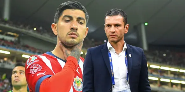 Víctor Guzmán es uno de los líderes de Chivas, pero recibe un golpe bajo de Jaime Lozano