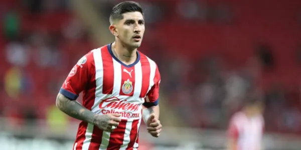 Víctor Guzmán se ha convertido en la figura de Chivas, pero perdería puntos para llegar a la selección mexicana de Diego Cocca