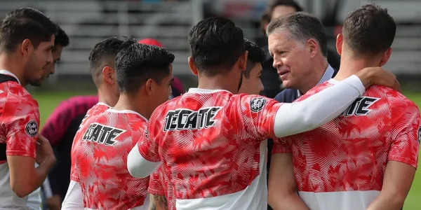 Víctor Vucetich es cuestionado en Chivas pero revelan al culpable que no haya conseguido una victoria en la Liga MX