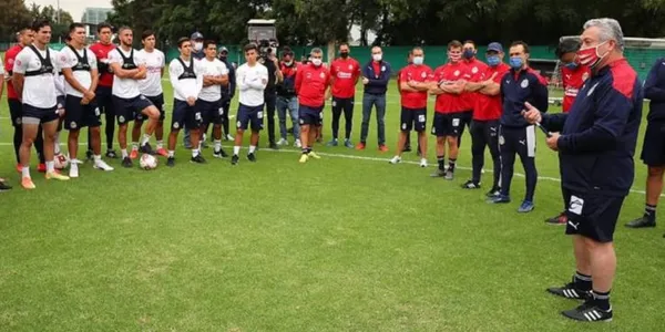 Víctor Vucetich está en la cuerda floja, y ya que Ricardo Peláez no quiere volver a ver a Diego Alonso se manejan otros nombres como posibles reemplazos del DT