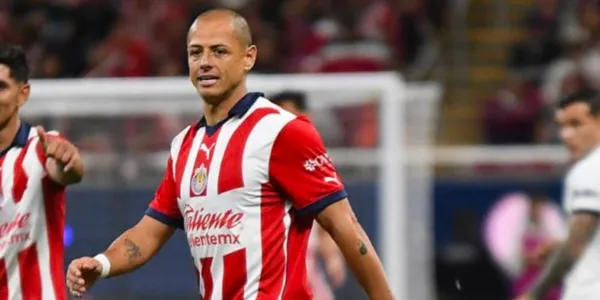 (VIDEO) La discusión de Chicharito en pleno Chivas vs Pumas que no vio la TV