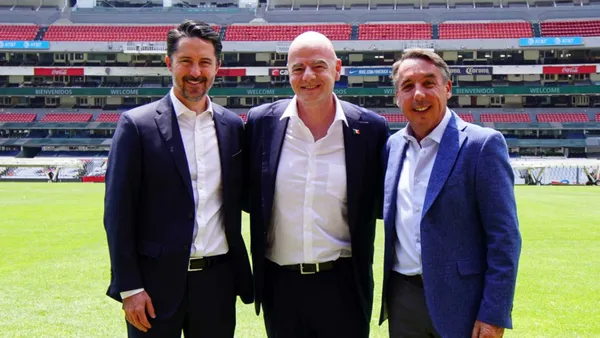 Visita de Gianni Infantino al Estadio Azteca (Foto: MEXSPORT)