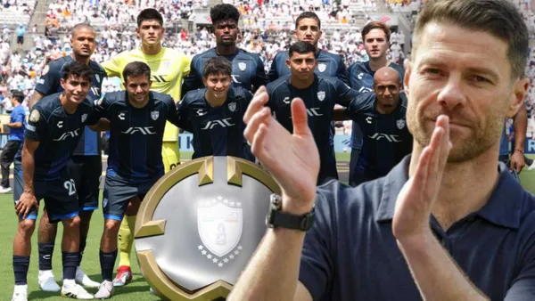 Xabi Alonso y jugadores del Pachuca