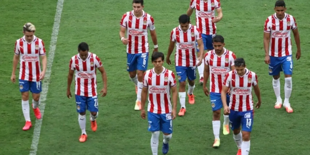 Ante la crisis de resultados que vive Chivas, varios jugadores buscan marcharse del equipo, incluyendo a Oribe Peralta