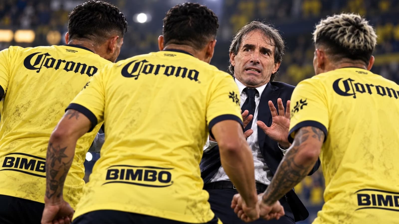 Guillermo Almada ha vivido varios episodios de tensión con futbolistas del América durante sus primeros meses al frente del equipo.