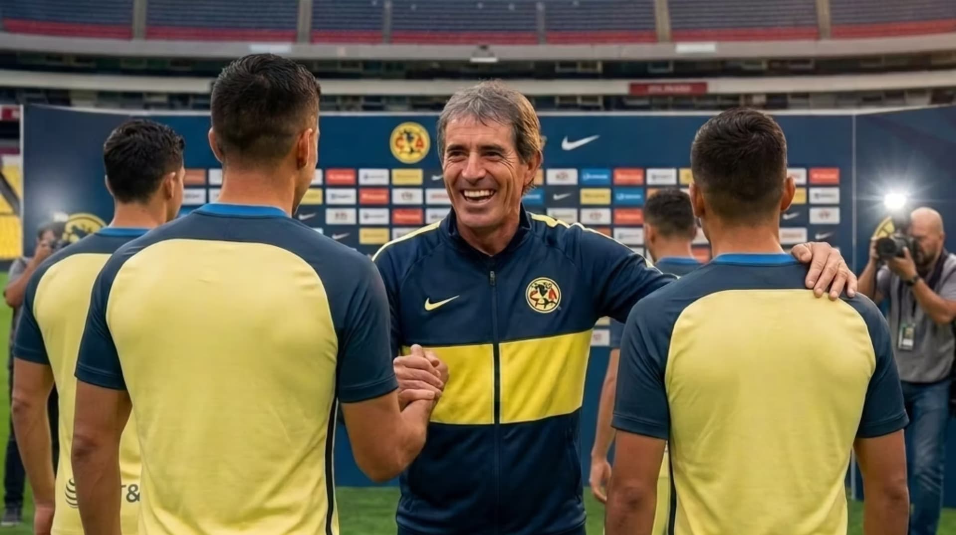 Guillermo Almada espera más incorporaciones en América y Luis Chávez, Jaminton Campaz y Denzell García han sido relacionados con el conjunto azulcrema.