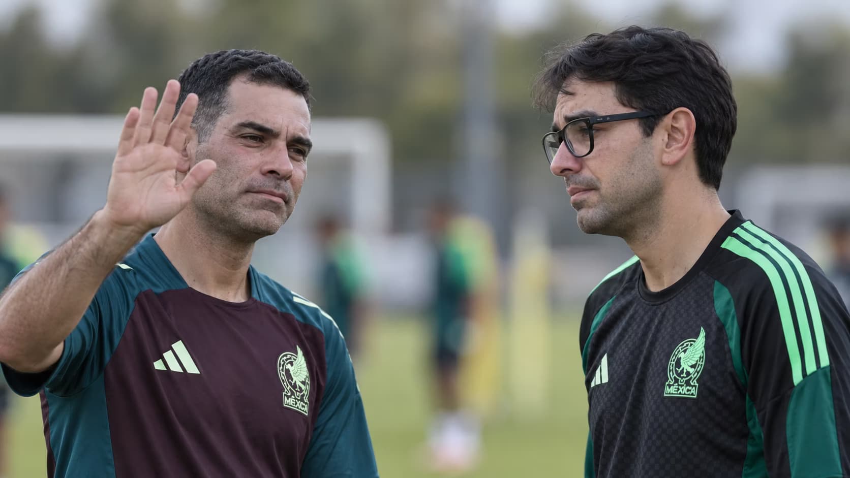 Pol Lorente fue presentado como preparador físico del nuevo cuerpo técnico de Rafael Márquez, pero podría dejar al Tri para volver a trabajar junto a Javier Aguirre en Valencia.