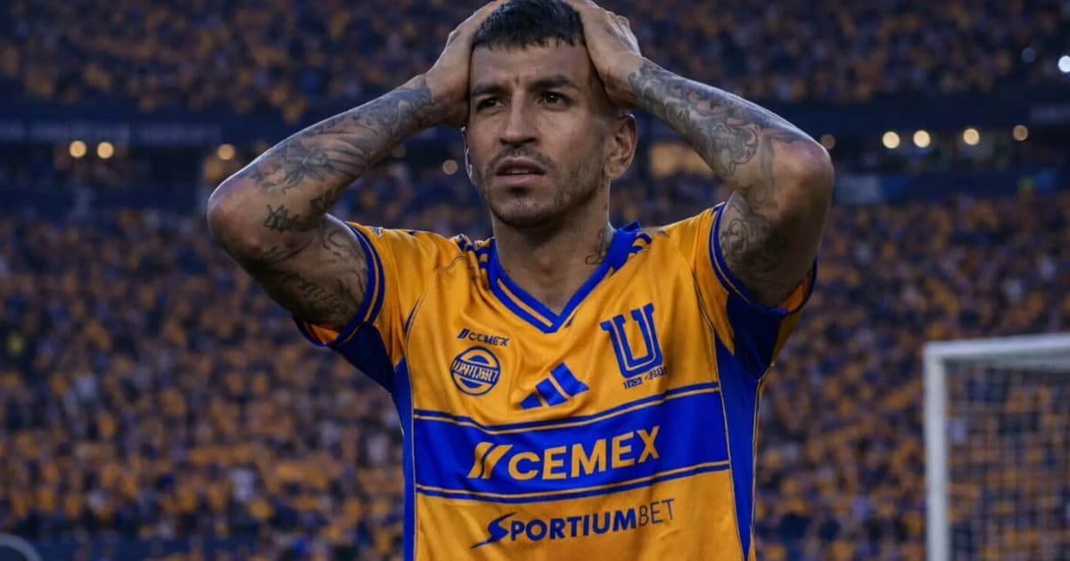 Correa pudo haberse convertido en el villano con su penal errado que refleja la crisis goleadora del argentino.