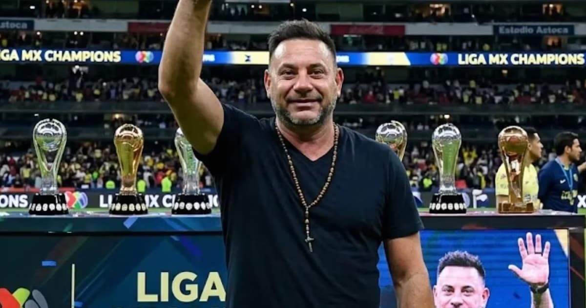 Ilustración digital de Antonio Mohamed y su legado en Liga MX