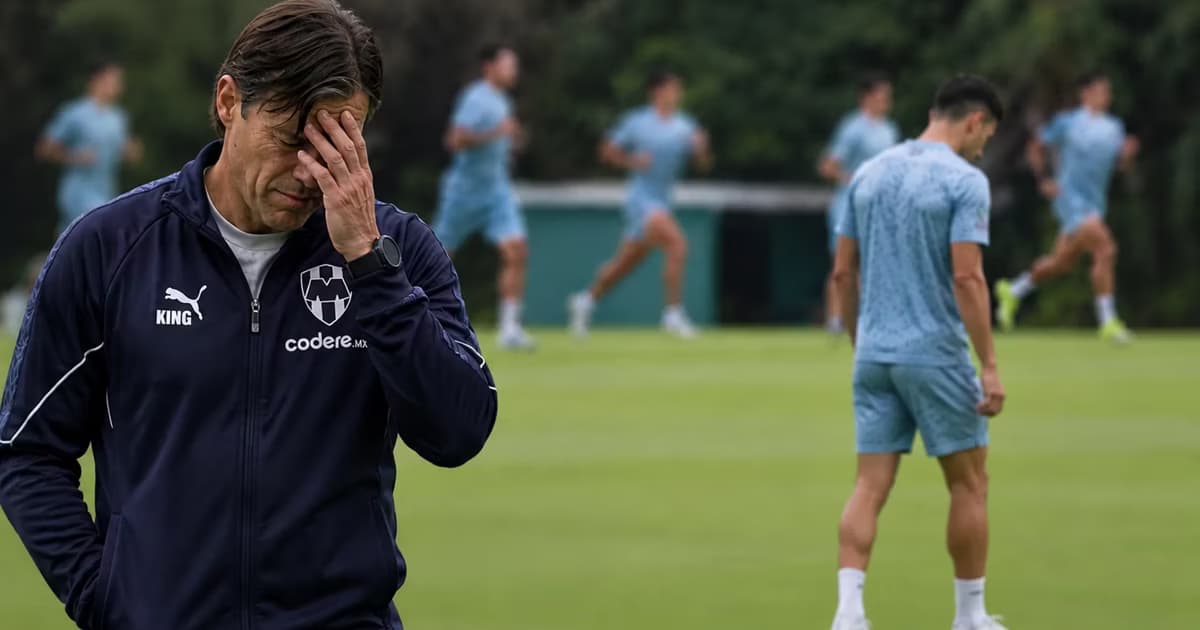 Matías Almeyda y un jugador de Rayados a su lado.