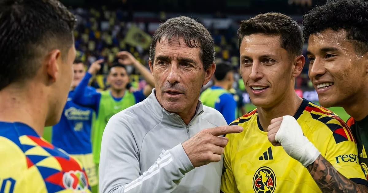 Guillermo Almada junto a Brian Rodriguez e Isaías Violante