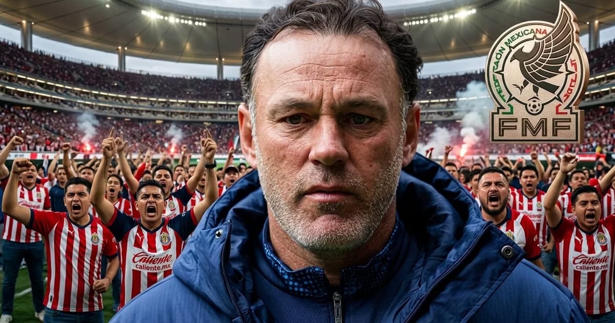 Gabriel Milito junto a una gran cantidad de hinchas de chivas detrás