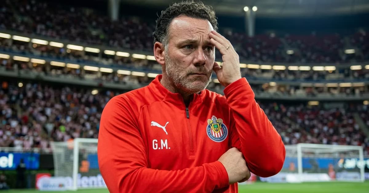 Gabriel Milito preocupado con una mano en la cara