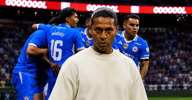 Cruz Azul remontó ante el Puebla en el Estadio Azteca, pero Joel Huiqui festejó mesuradamente